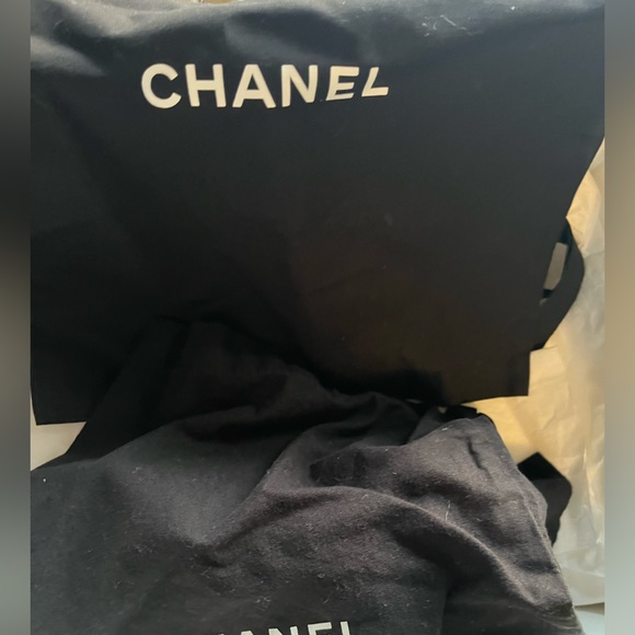 Suede calfskin Chanel sneaker - Picture 3 of 6